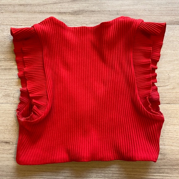 Wilfred crop top with flutter cap sleeve - Picture 4 of 5